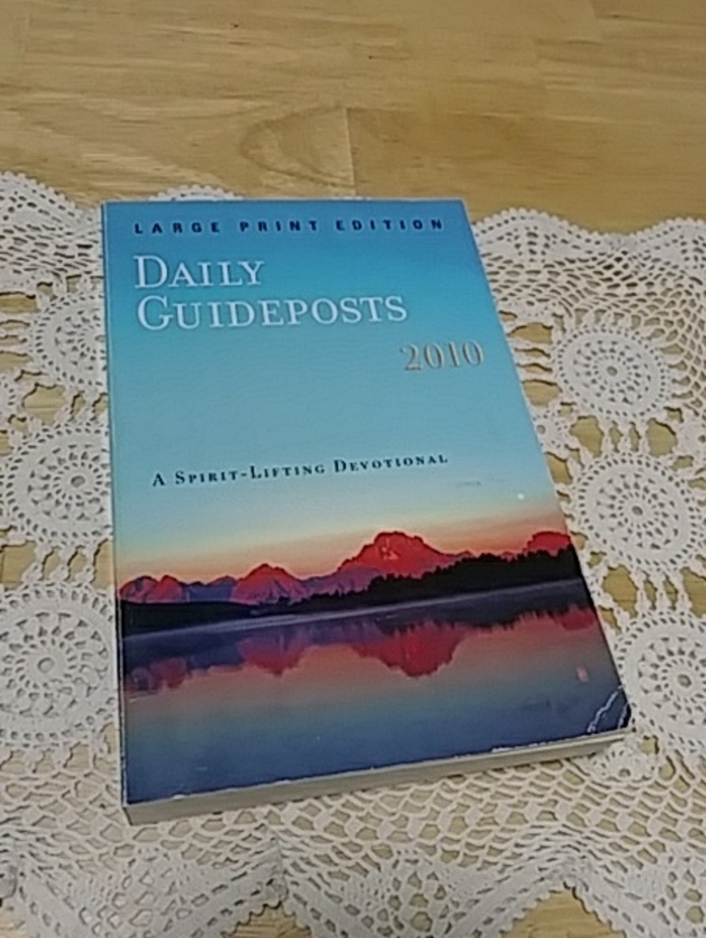 Bible Devotionals,  2010 Daily Guideposts Large Print